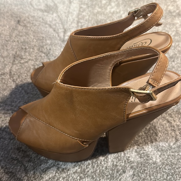 Tan Candies heels/wedges size 7.5 - Picture 4 of 4